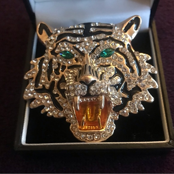 Jewelry - Crystal Tiger Head Brooch